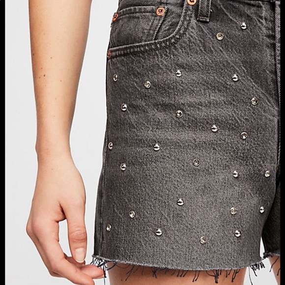Levi’s studded raw hem jean shorts - Picture 4 of 5